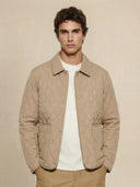 Man wearing the VAËL Tēron lightweight quilted jacket