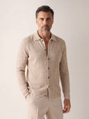Man wearing the VAËL Avélio slim knit overshirt