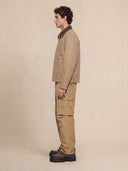 Man wearing the VAËL Cadré canvas workwear jacket with leather collar