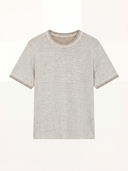 Man wearing the VAËL Lucío relaxed linen T-shirt