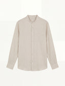 Man wearing the VAËL Tibério band-collar linen shirt