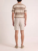 Man wearing the VAËL Solário striped knit T-shirt in earth tones
