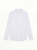 Man wearing the VAËL Tibério band-collar linen shirt