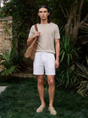 Man wearing the VAËL Lucío relaxed linen T-shirt