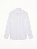 Man wearing the VAËL Casío relaxed linen shirt